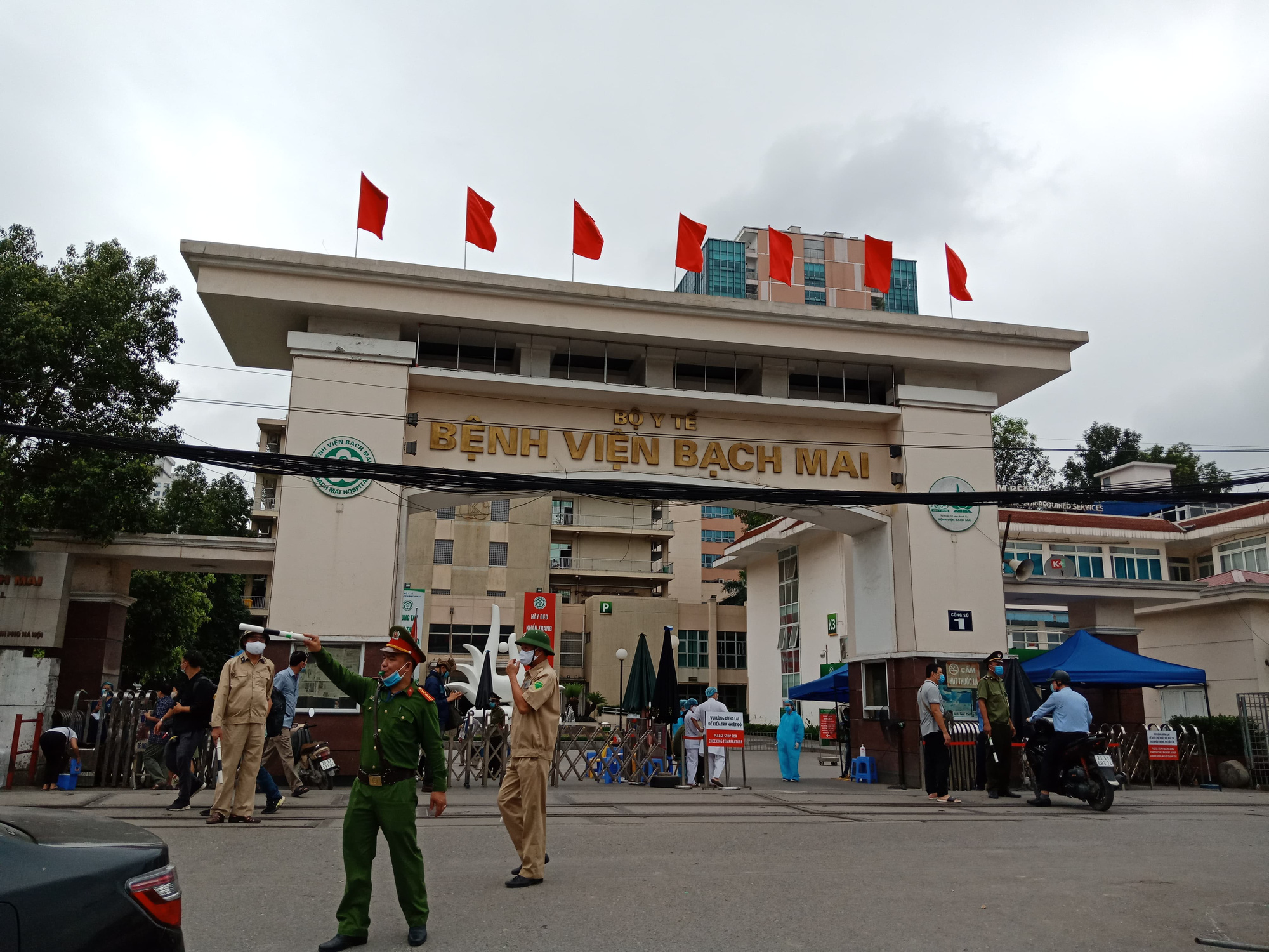 Bệnh viện Bạch Mai xin lỗi Hà Nội về ổ dịch Covid-19 | Tài Chính - Địa Ốc