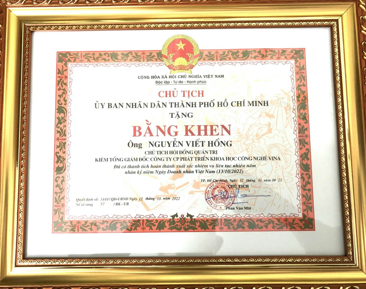 TGĐ Vina CHG nhận bằng khen của Chủ tịch UBND TPHCM và danh hiệu 'Doanh ...