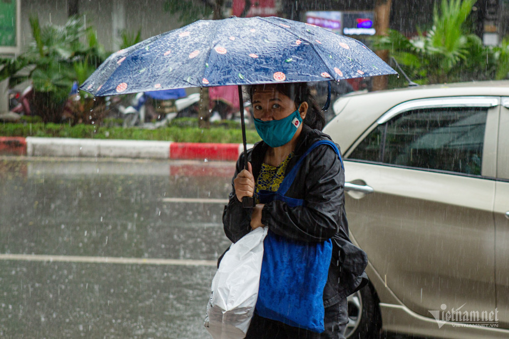 Thời tiết Hà Nội 10 ngày tới: Nắng nóng gián đoạn, cuối tuần mưa lớn